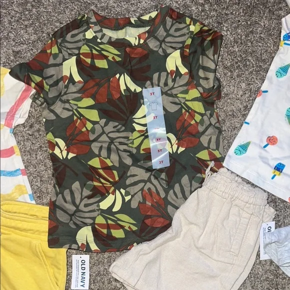 Colorful Kids' T-Shirt and Shorts Set - Picture 4 of 5